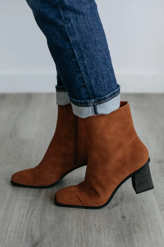 Going Out Tonight Boots - Chestnut