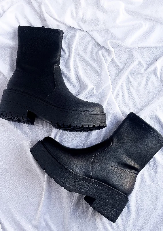 ""On The Ground"" Leather Platform Boot - Black